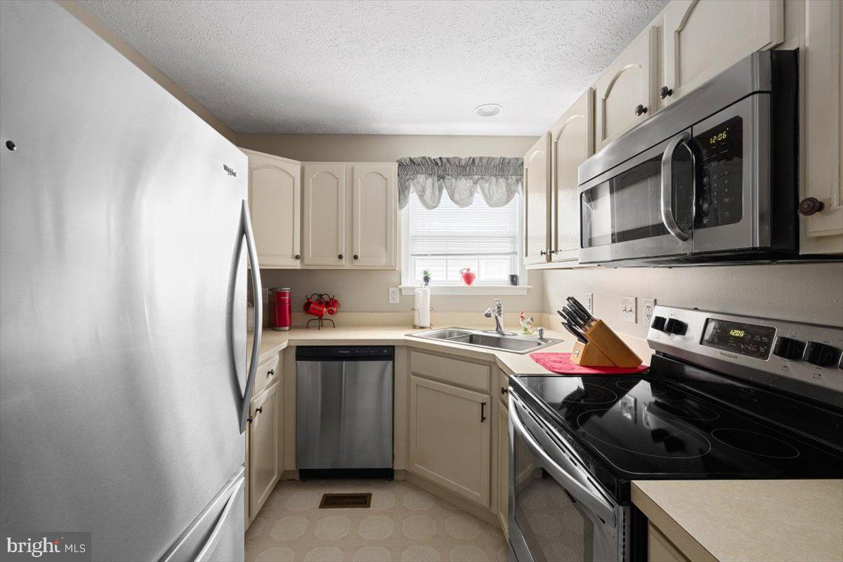 CANTERBURY SQUARE - Residential