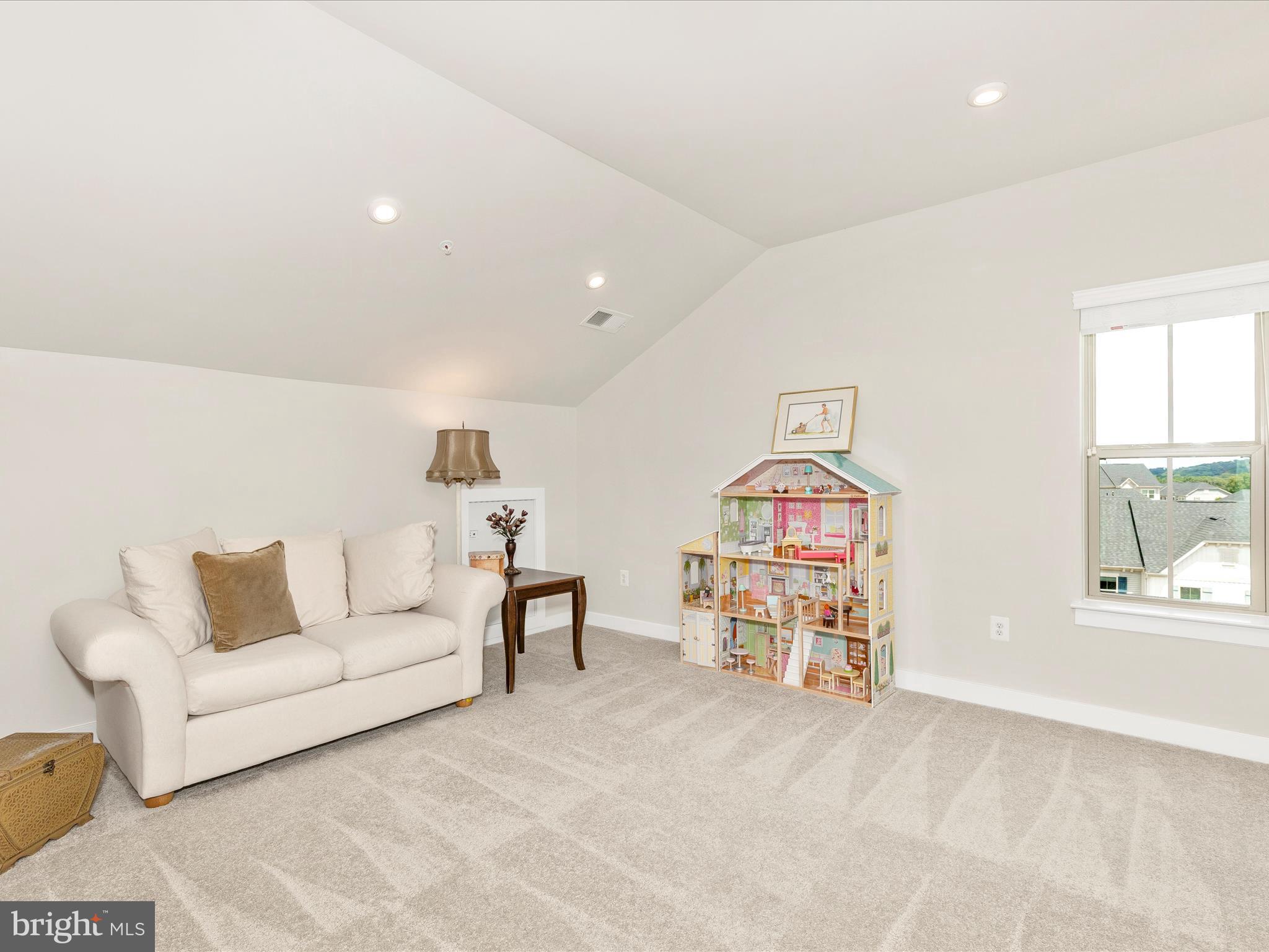 LINGANORE GARDEN CONDOMINIUMS - Residential