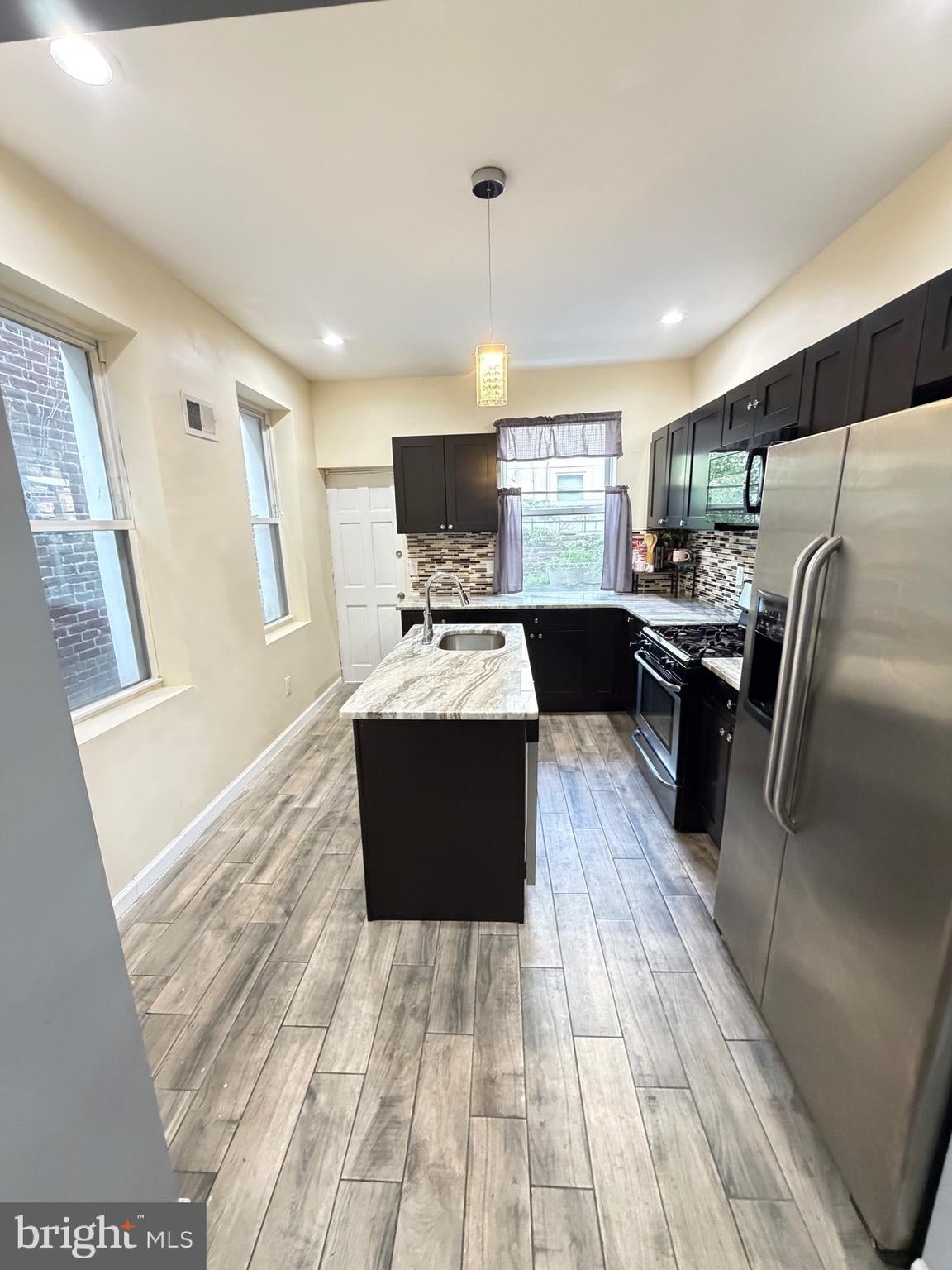 2127 W CAMBRIA STREET
