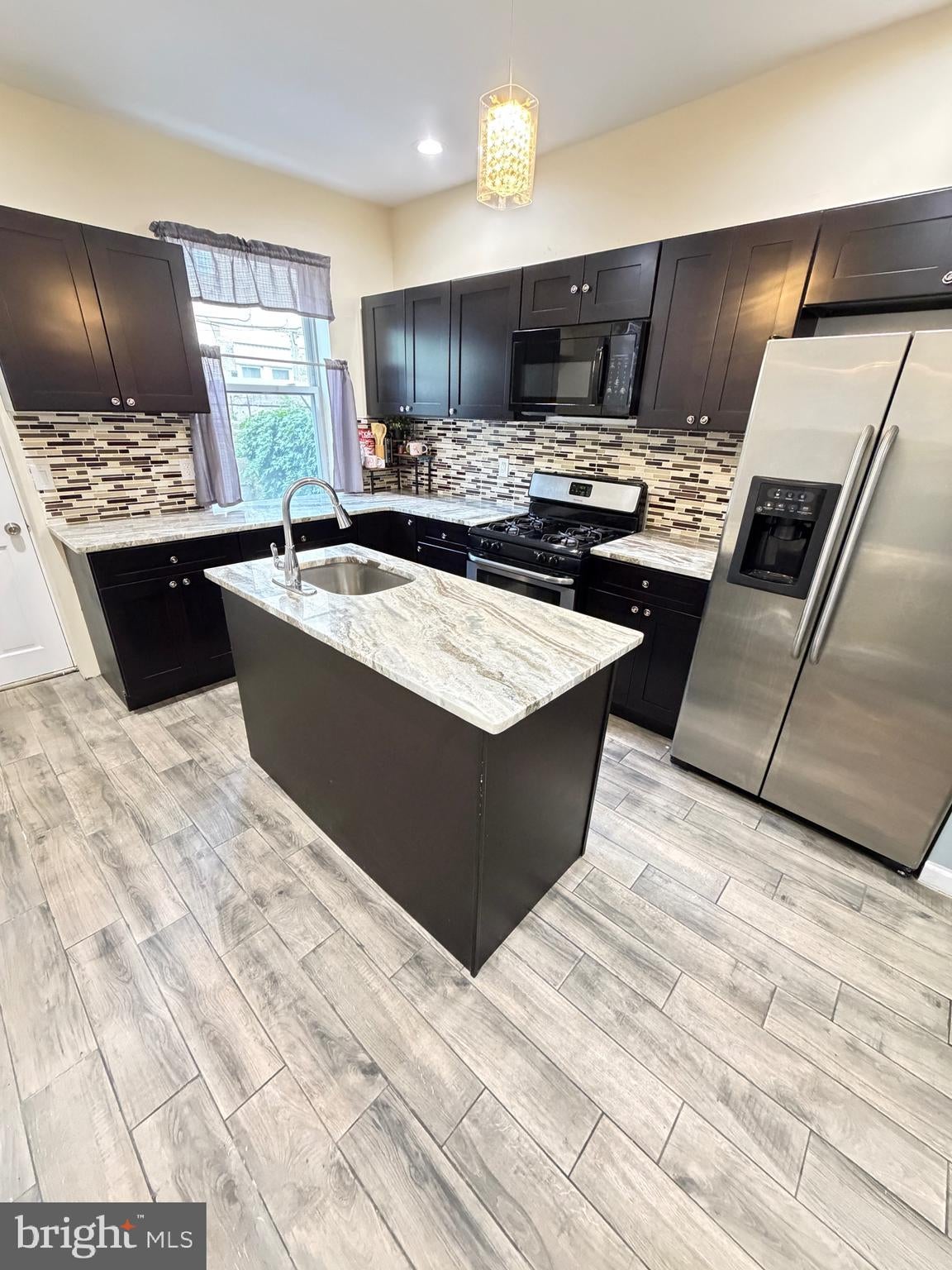 2127 W CAMBRIA STREET