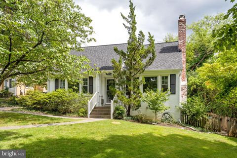 Photo of 8703 Melwood Road, Bethesda, MD 20817 (MLS # MDMC2141974)