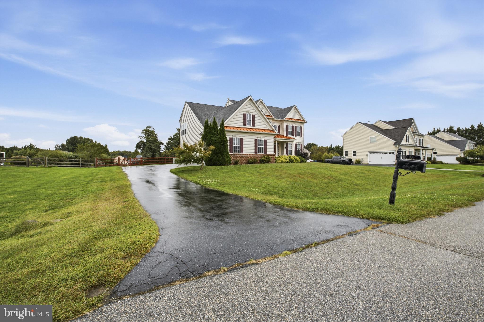 85 DELAWARE CANAL COURT W