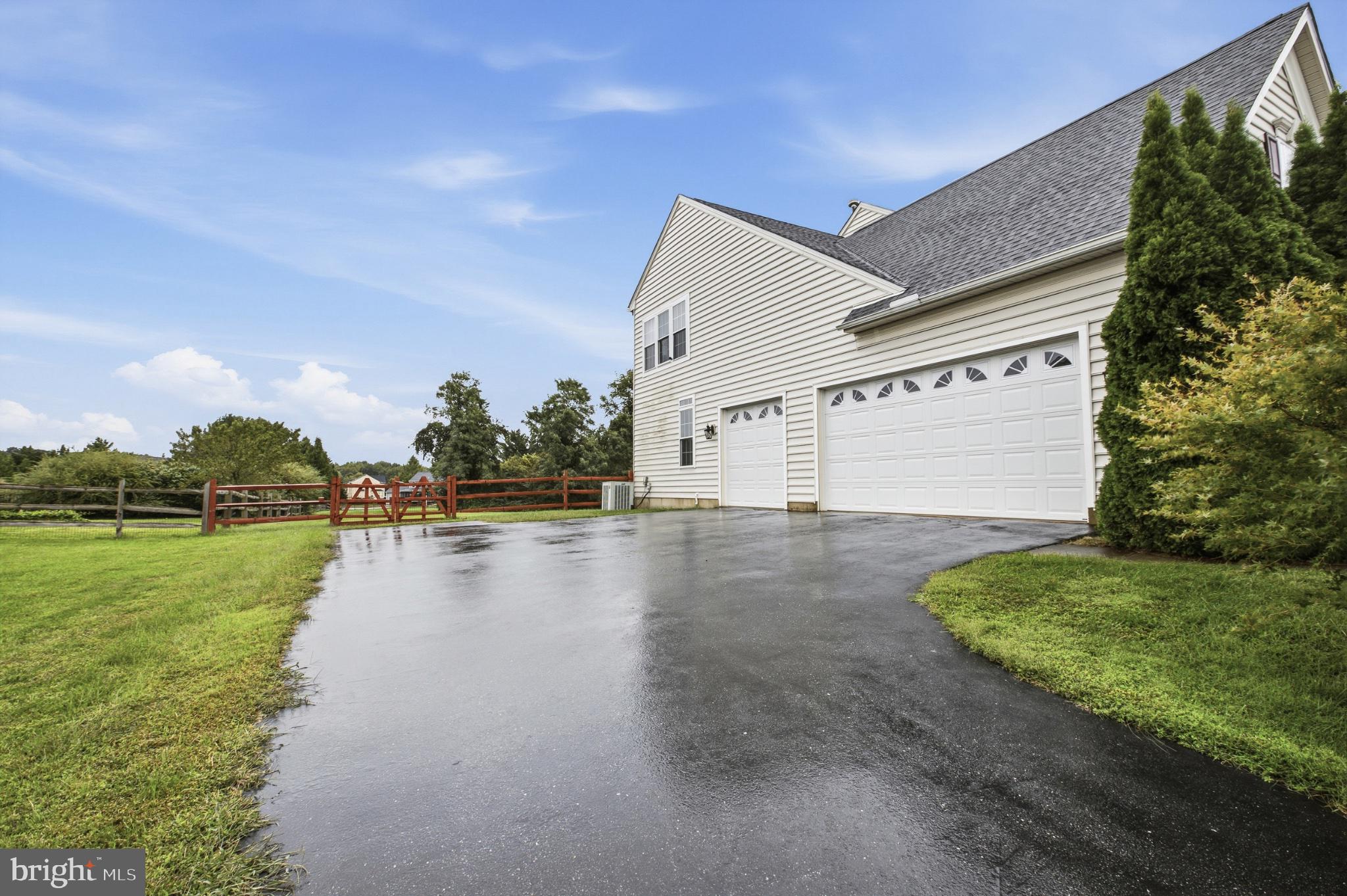 85 DELAWARE CANAL COURT W
