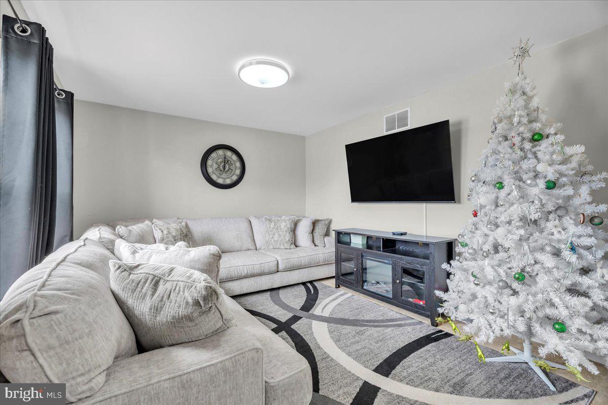 120 GREENWICH AVENUE