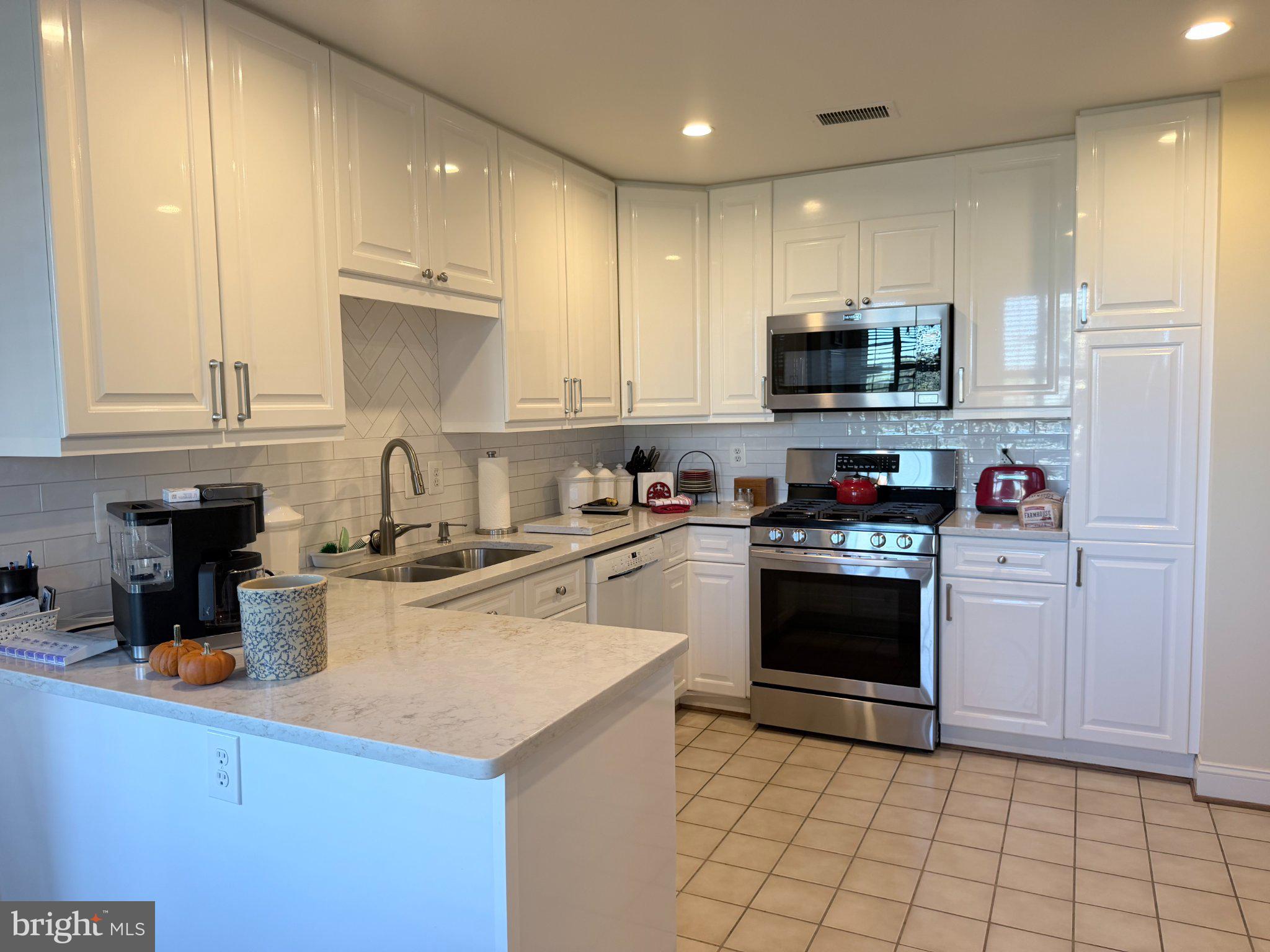 11776 STRATFORD HOUSE PLACE 706