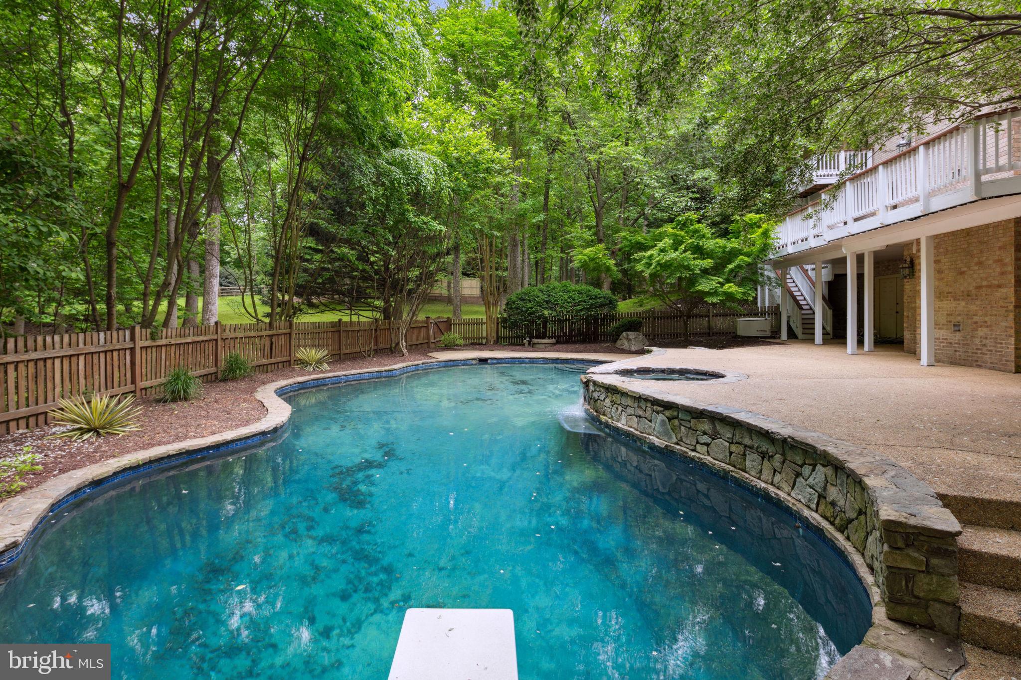 BEACH MILL HILL - Residential