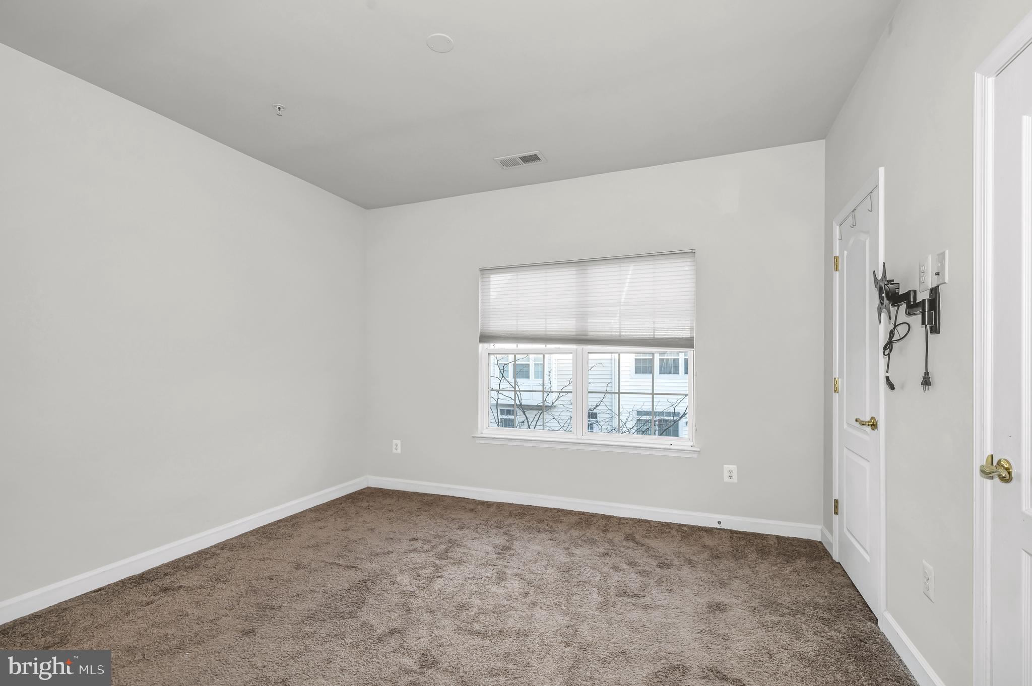 VICTORY PROMENADE - Residential Lease