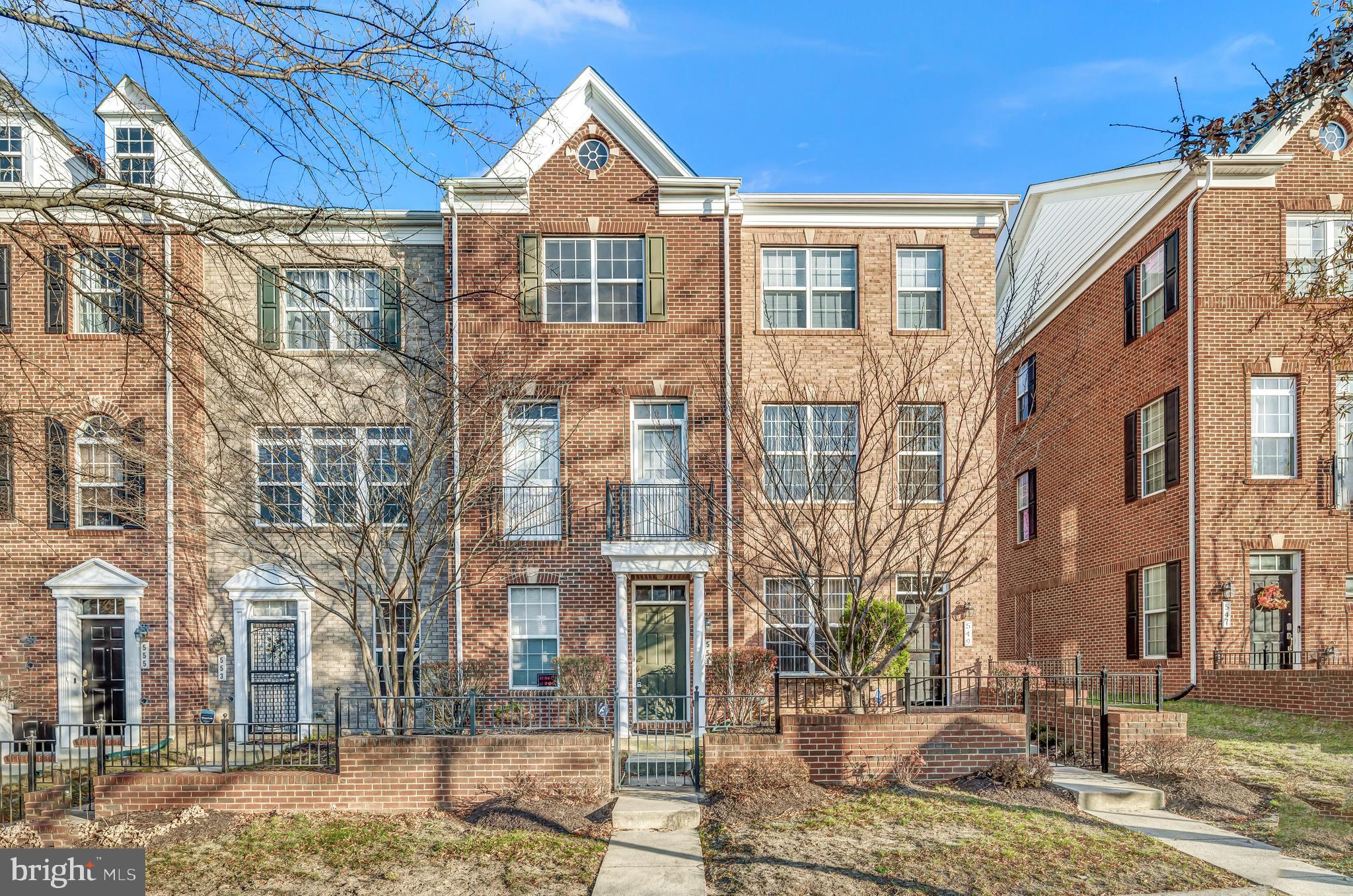 VICTORY PROMENADE - Residential Lease