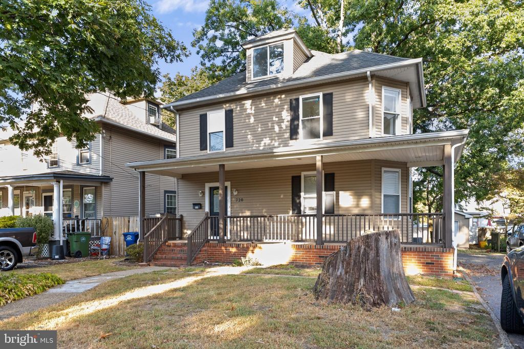Photo of 720 Cinnaminson Avenue, PALMYRA, NJ 08065 (MLS # NJBL2097166)