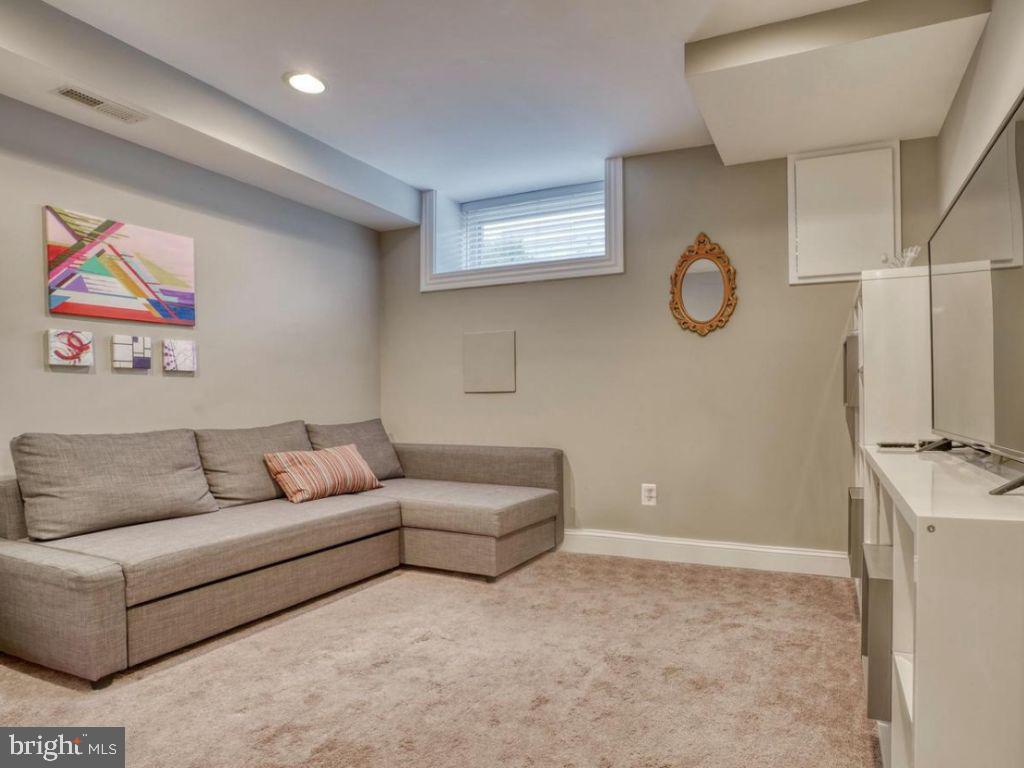 HIGHLANDTOWN - Residential Lease