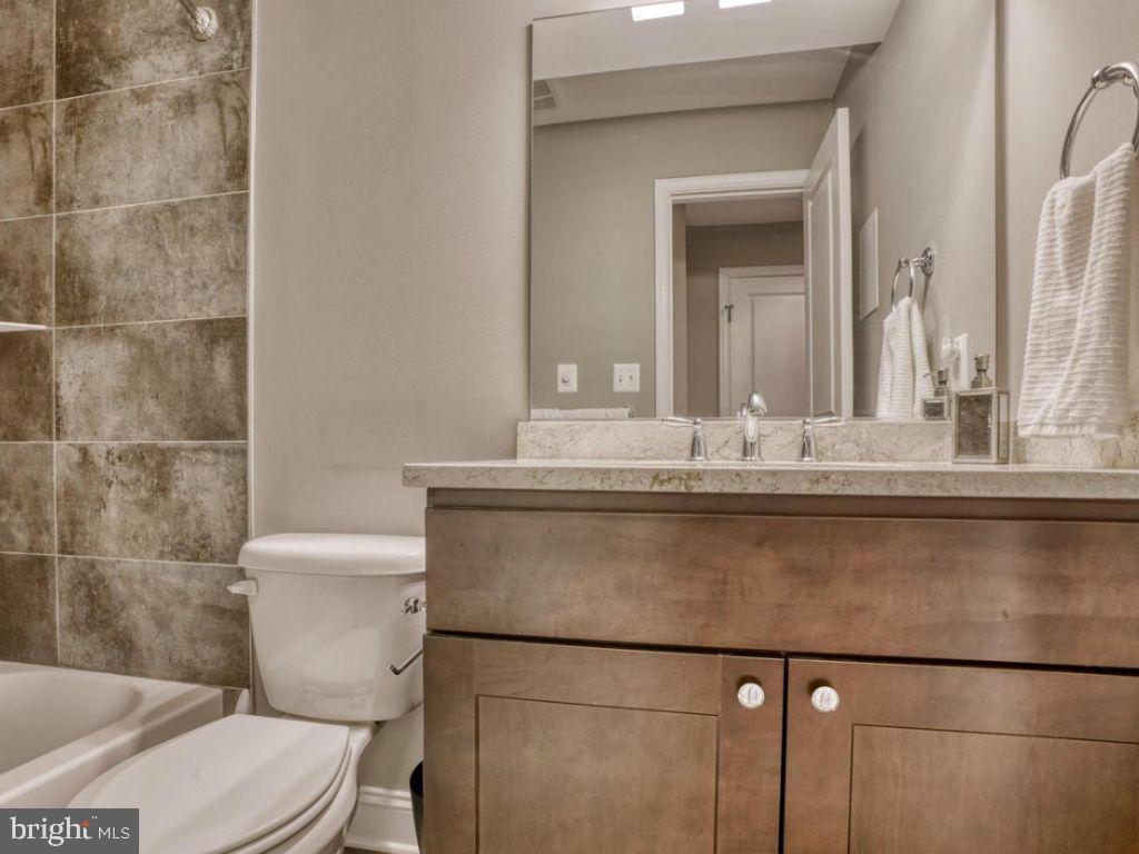HIGHLANDTOWN - Residential Lease