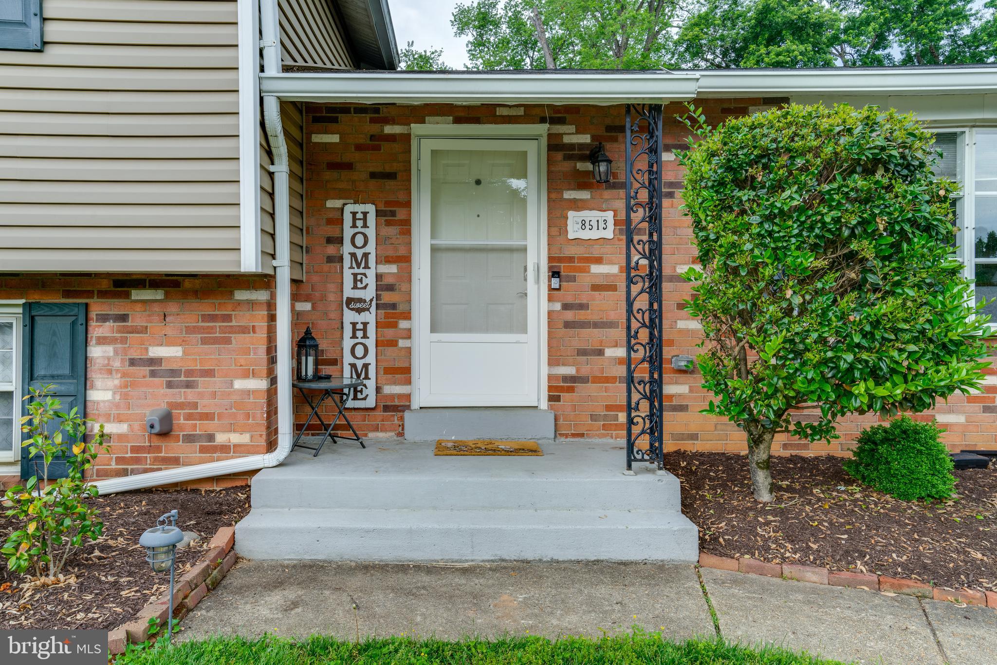 8513 FAIRBURN DRIVE