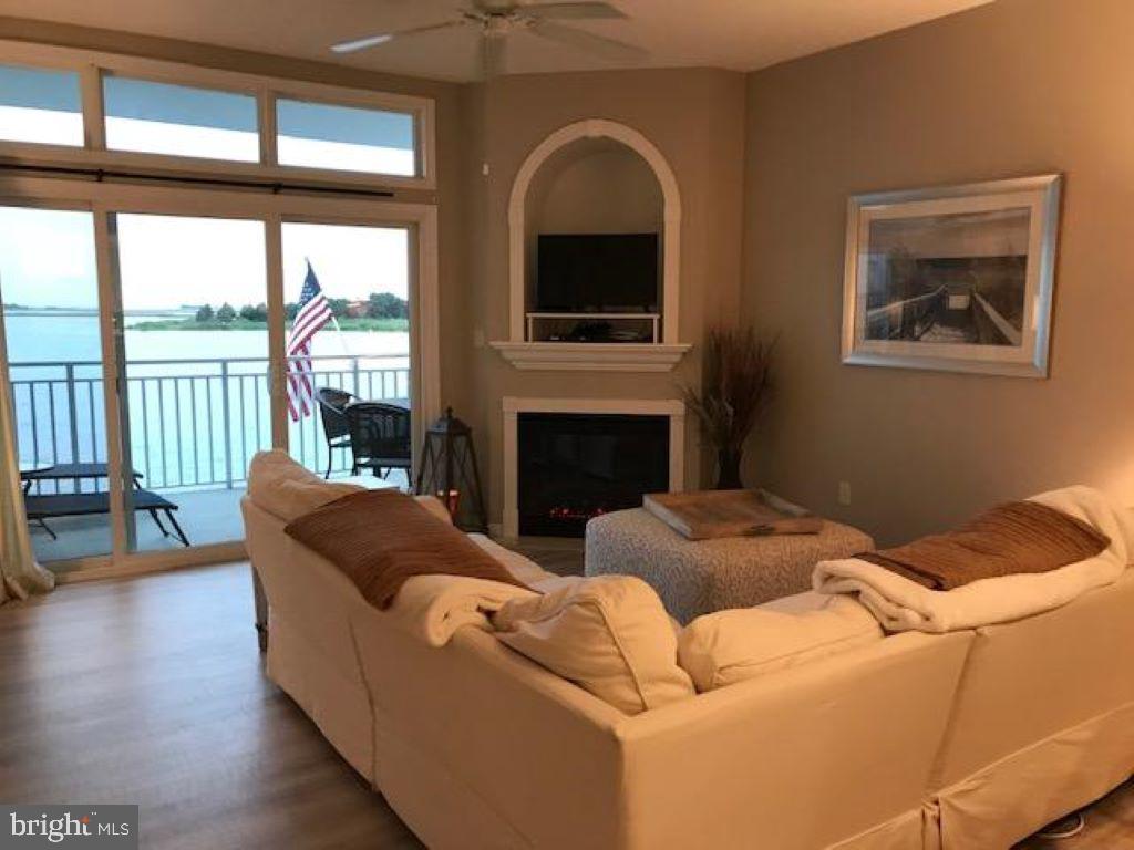 HARBOUR LIGHT CONDOS - Residential