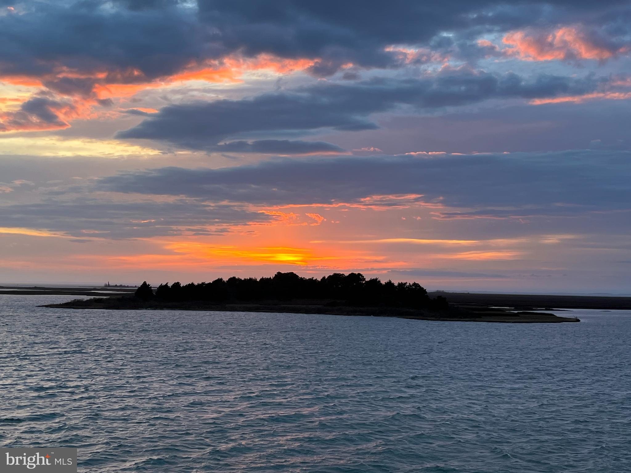 HARBOUR LIGHT CONDOS - Residential