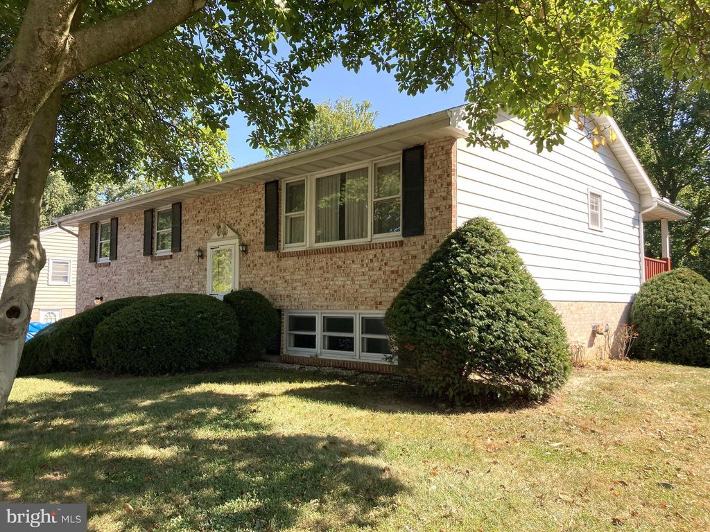 Photo of 723 UNION SCHOOL RD, MOUNT JOY, PA 17552 (MLS # PALA2040254)