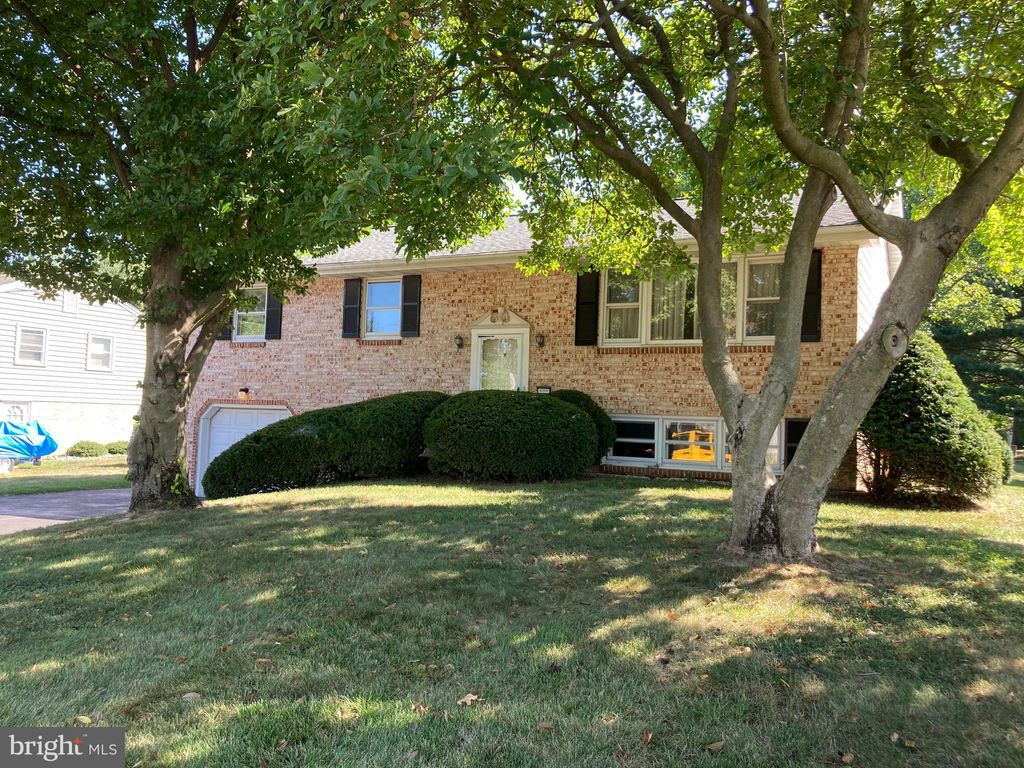 Photo of 723 UNION SCHOOL RD, MOUNT JOY, PA 17552 (MLS # PALA2040254)