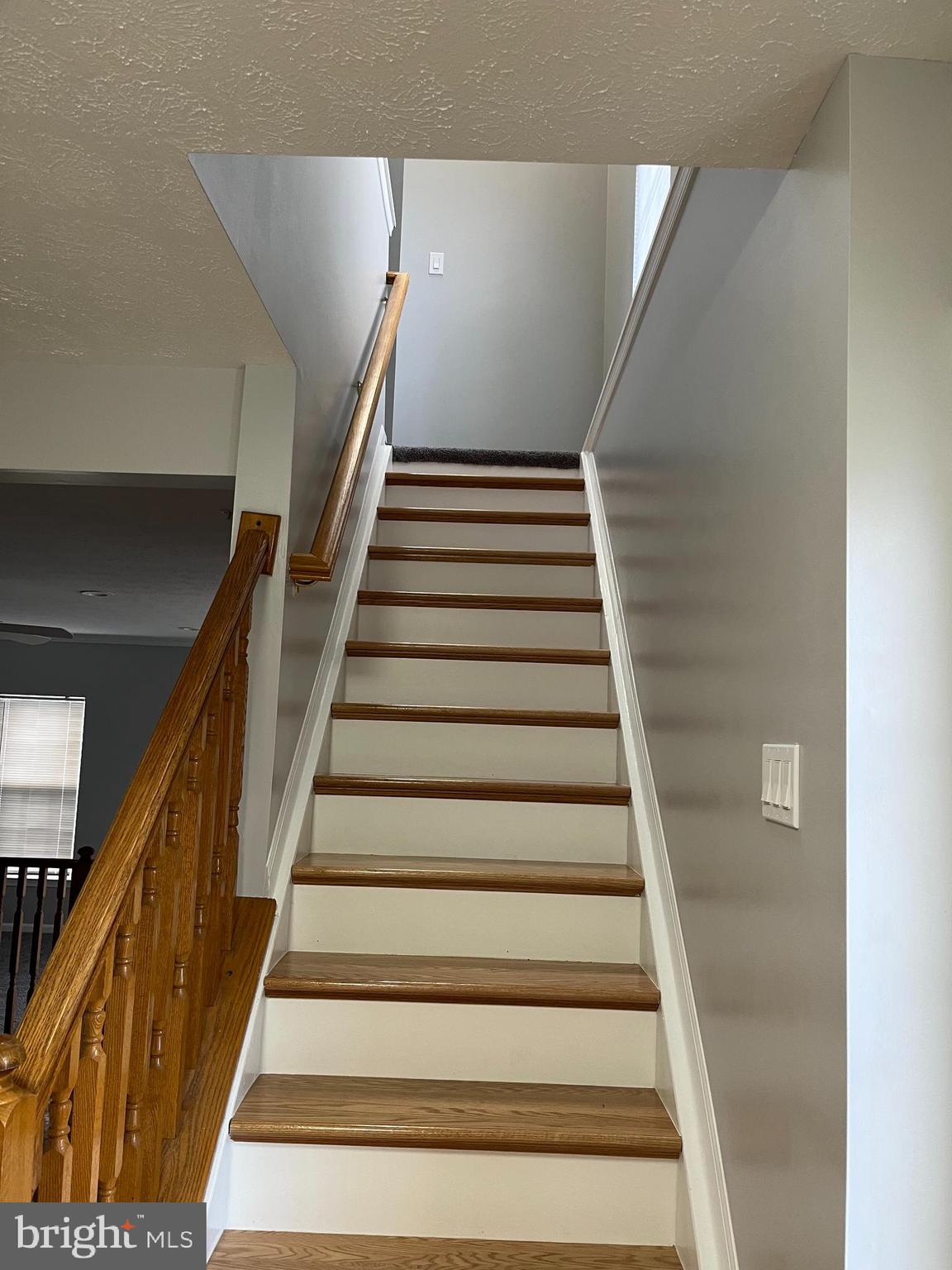 32 ROYALTY CIRCLE 32