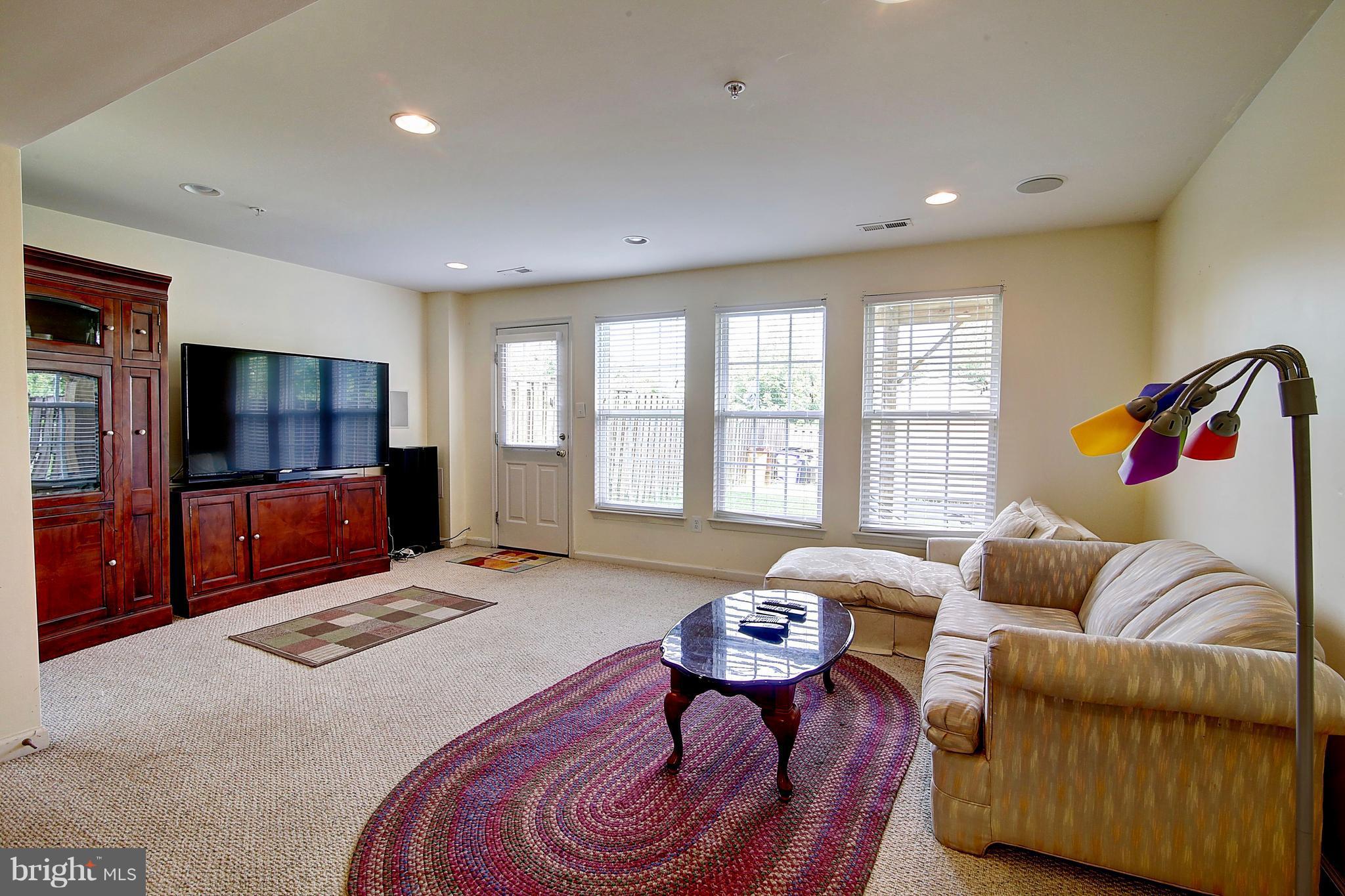 GALYN MANOR - Residential