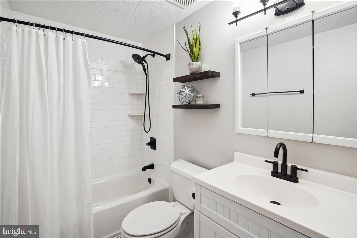 WINDING RIDGE - Residential