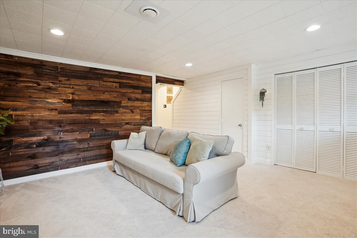 WINDING RIDGE - Residential