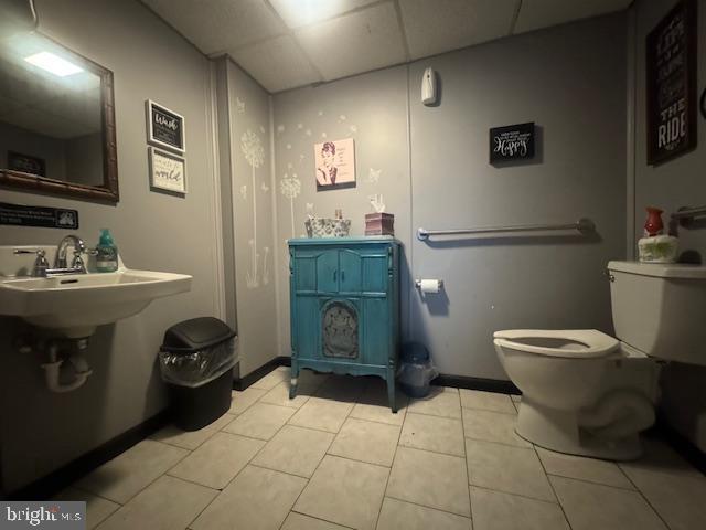 Main image without alt text