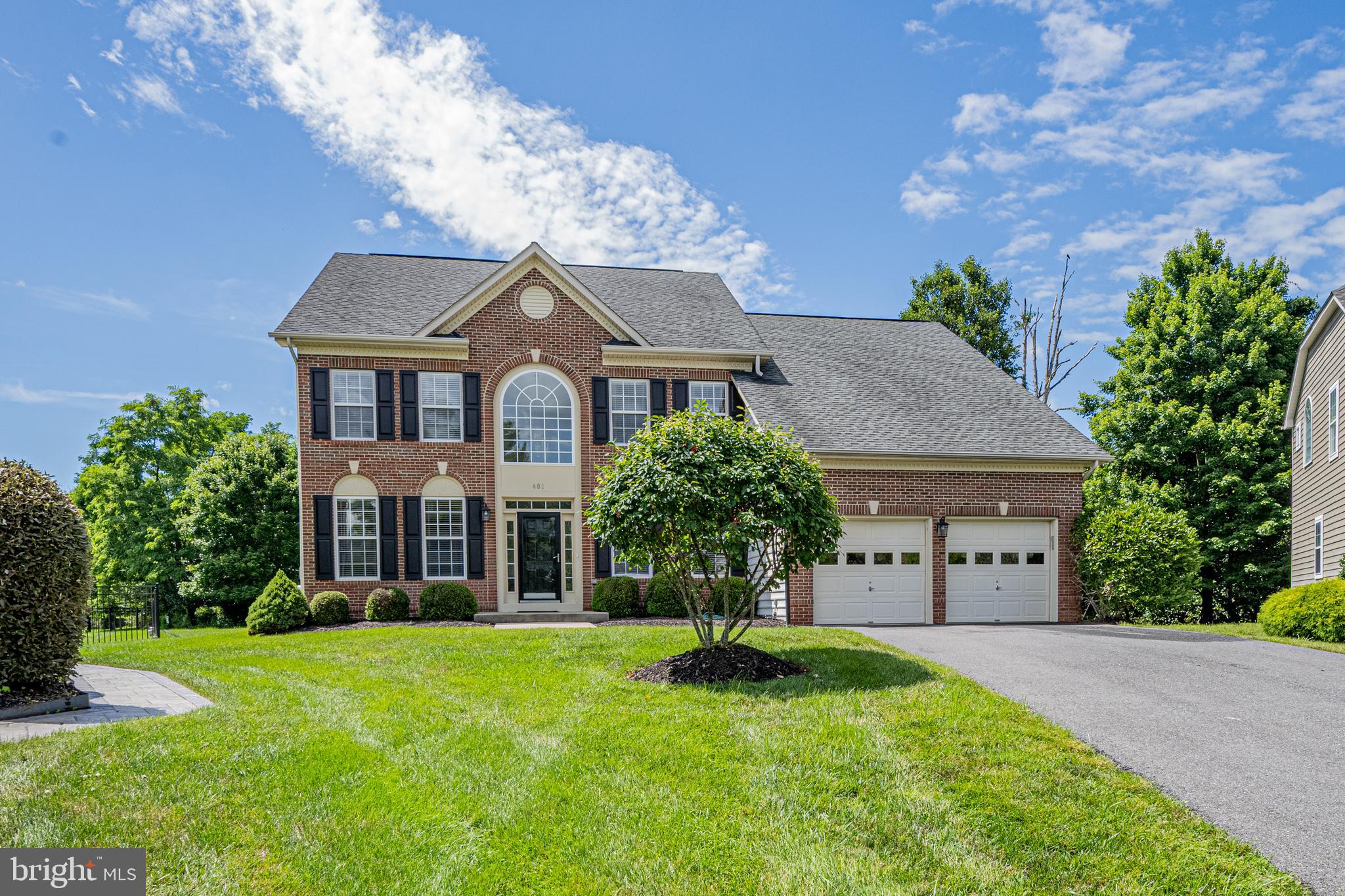401 RIFTON COURT