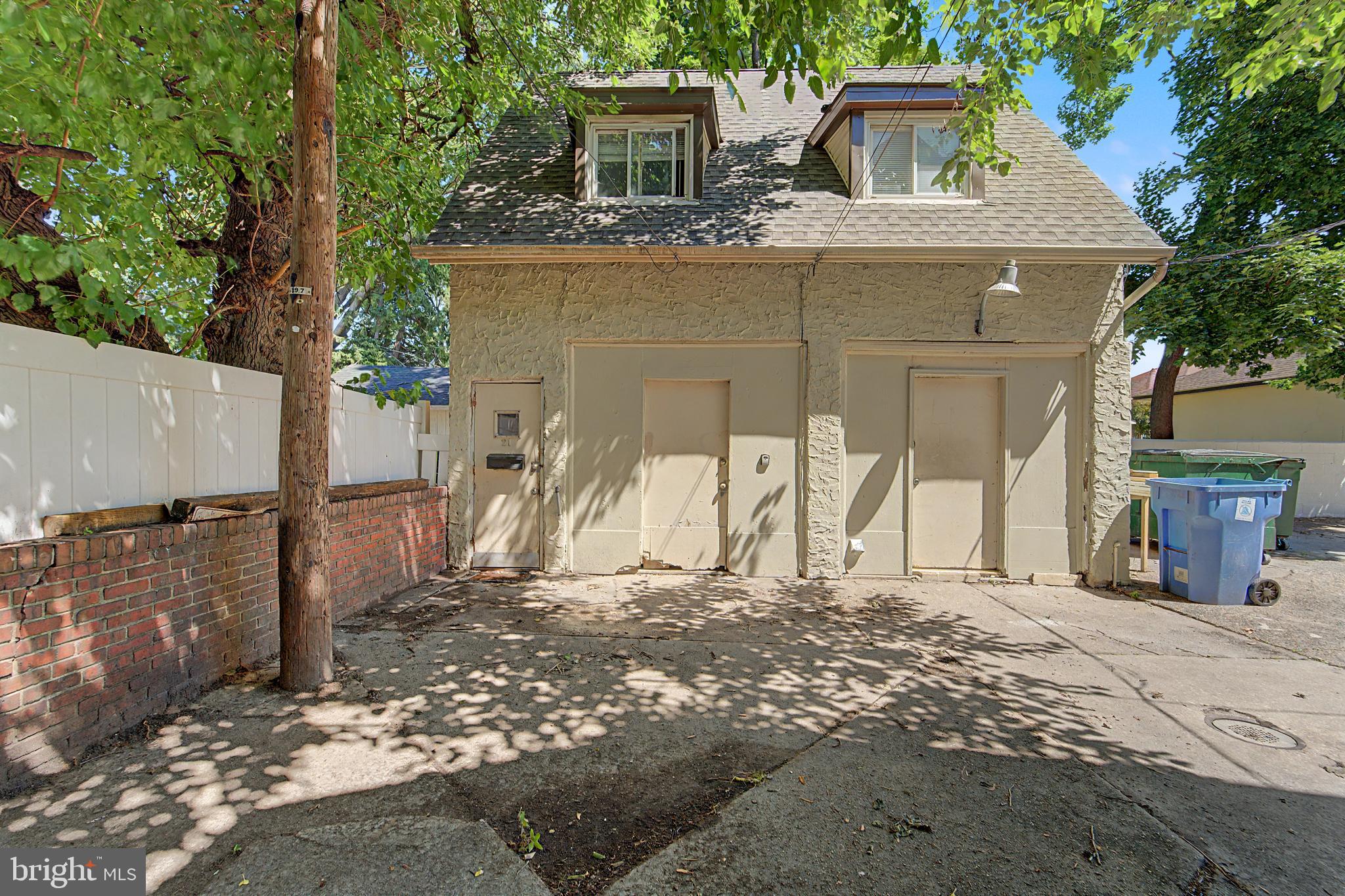 607 W MAPLE AVENUE