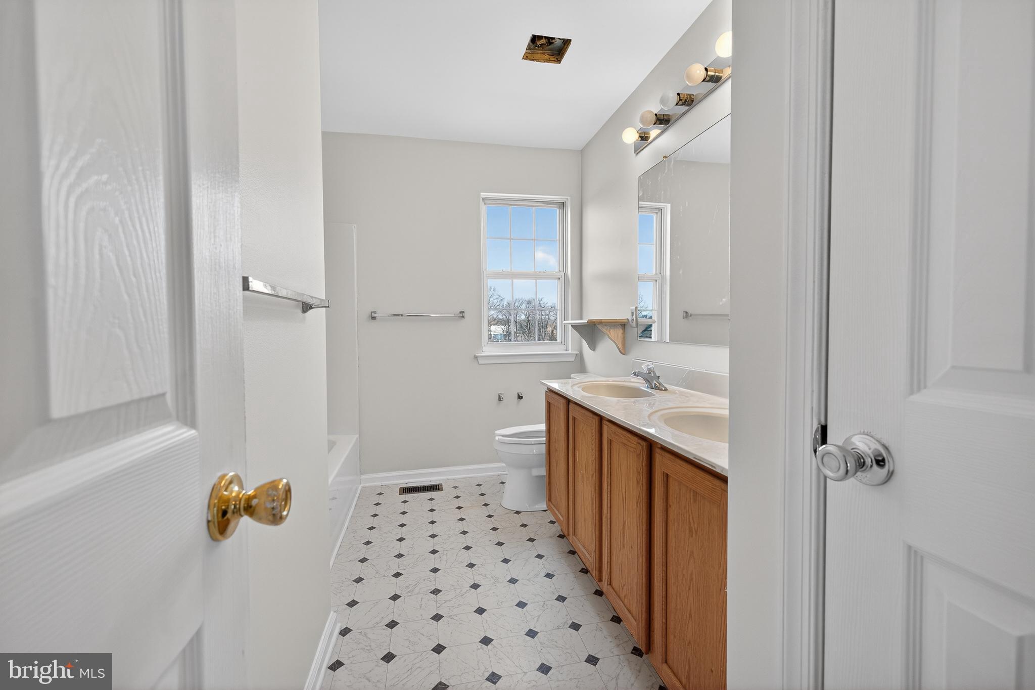 THE LEGENDS - Residential