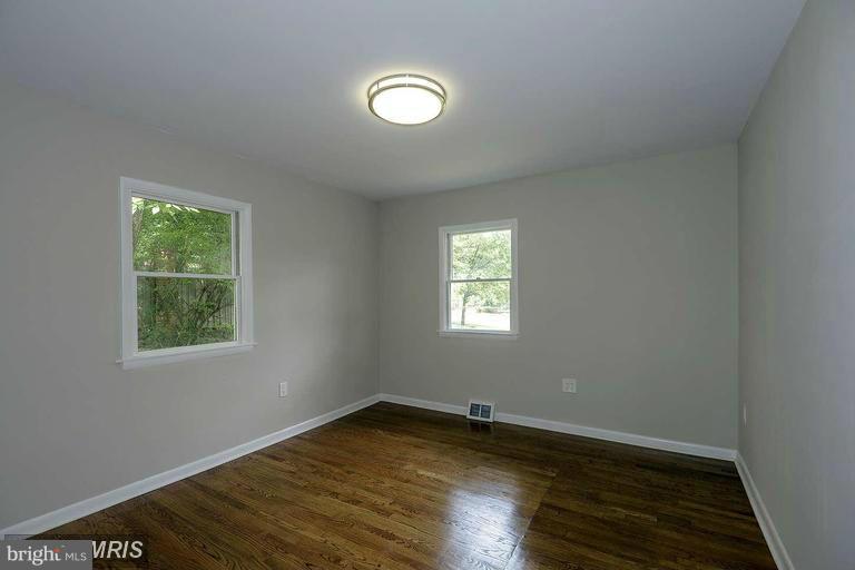 BEVERLY MANOR - Residential Lease