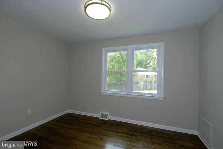 BEVERLY MANOR - Residential Lease