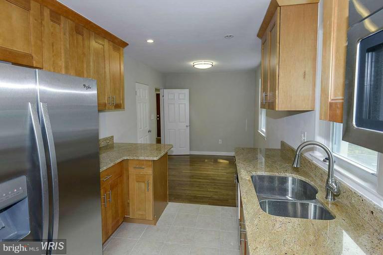 BEVERLY MANOR - Residential Lease