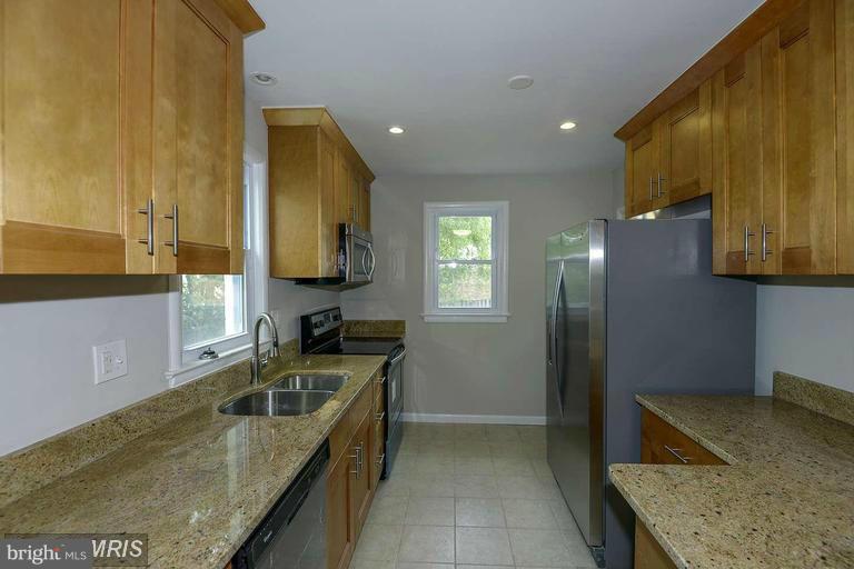 BEVERLY MANOR - Residential Lease