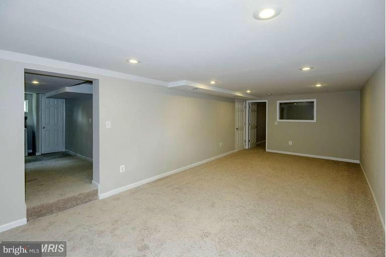 BEVERLY MANOR - Residential Lease