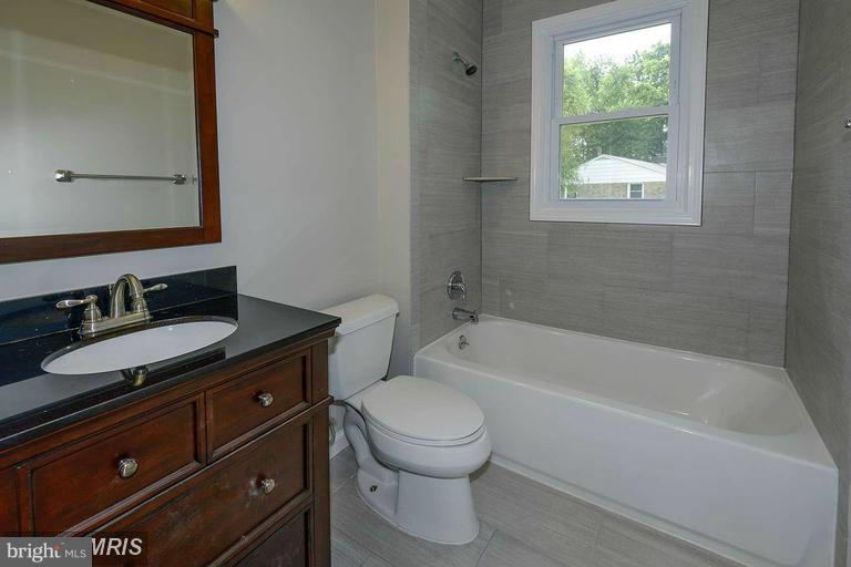 BEVERLY MANOR - Residential Lease