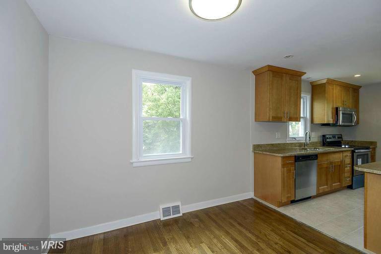 BEVERLY MANOR - Residential Lease