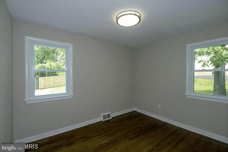 BEVERLY MANOR - Residential Lease