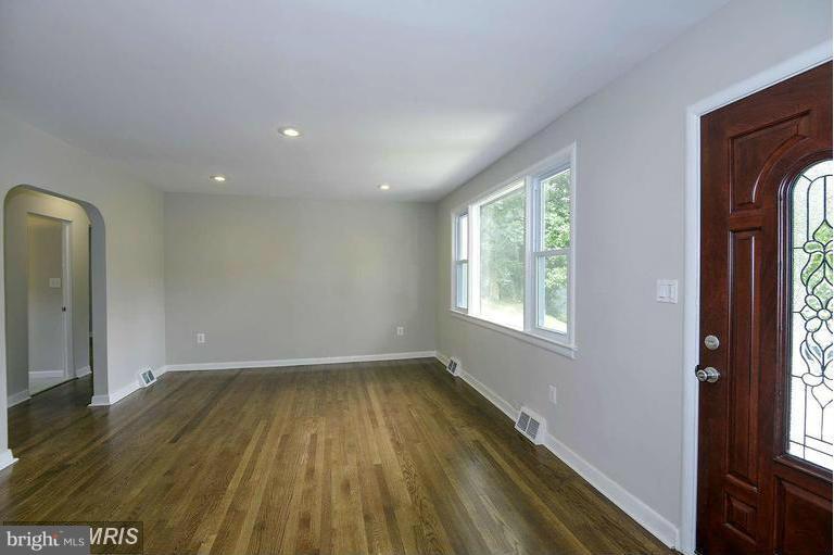 BEVERLY MANOR - Residential Lease