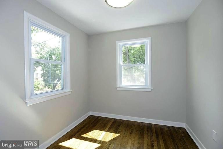 BEVERLY MANOR - Residential Lease