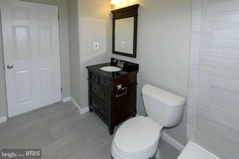 BEVERLY MANOR - Residential Lease