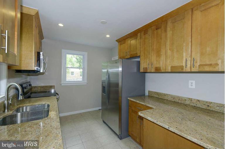 BEVERLY MANOR - Residential Lease