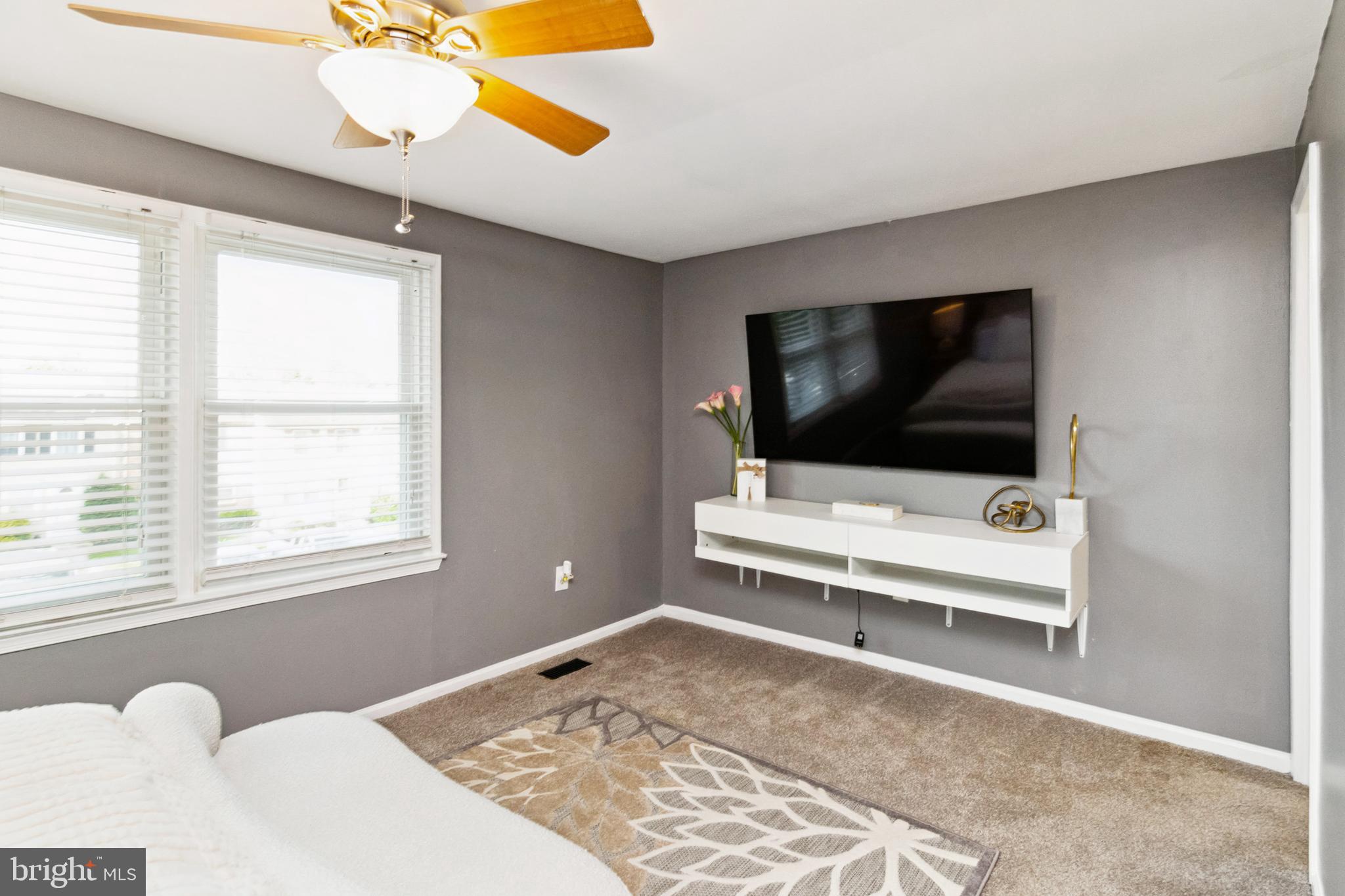KINGS COURT - Residential