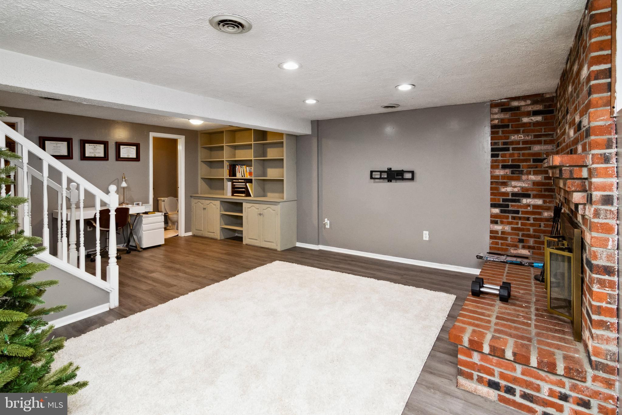 KINGS COURT - Residential
