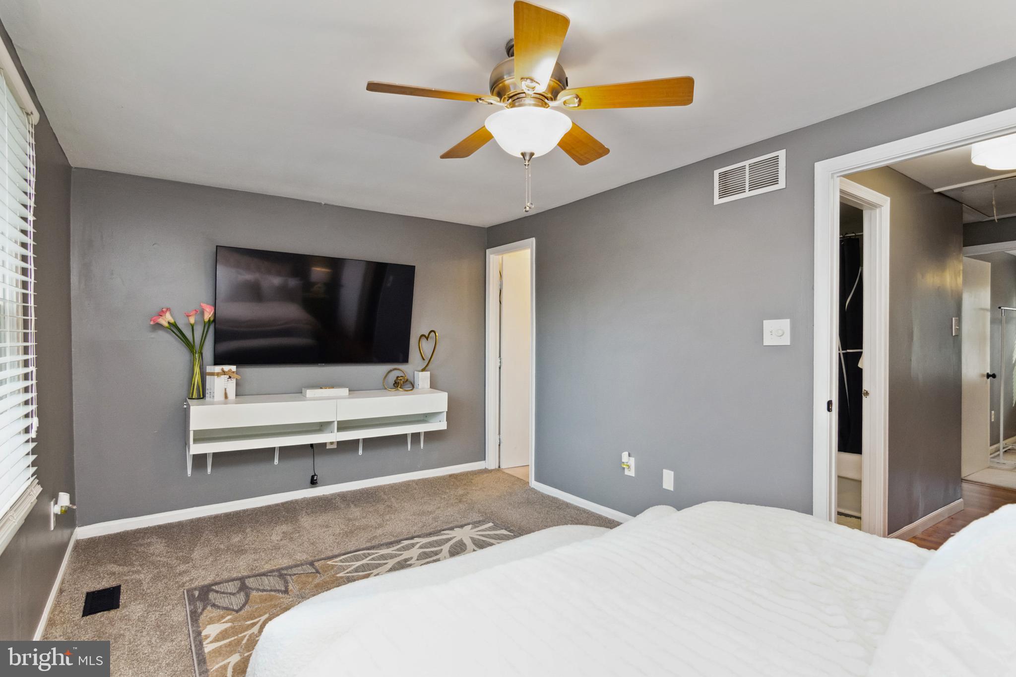 KINGS COURT - Residential