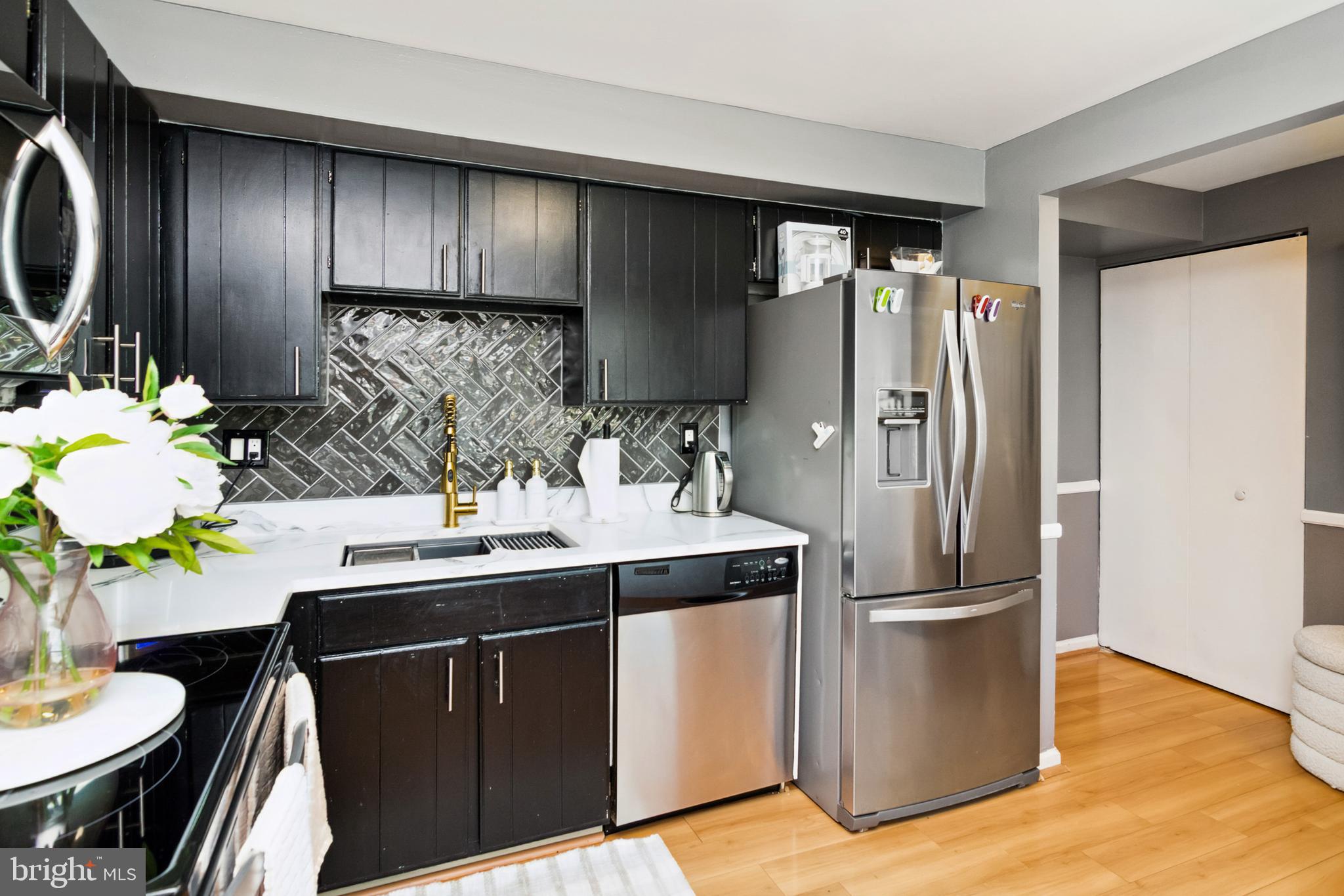 KINGS COURT - Residential