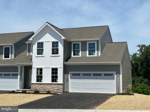 Townhouse For Sale - 253 Sage Boulevard<br/> MIDDLETOWN, PA 17057