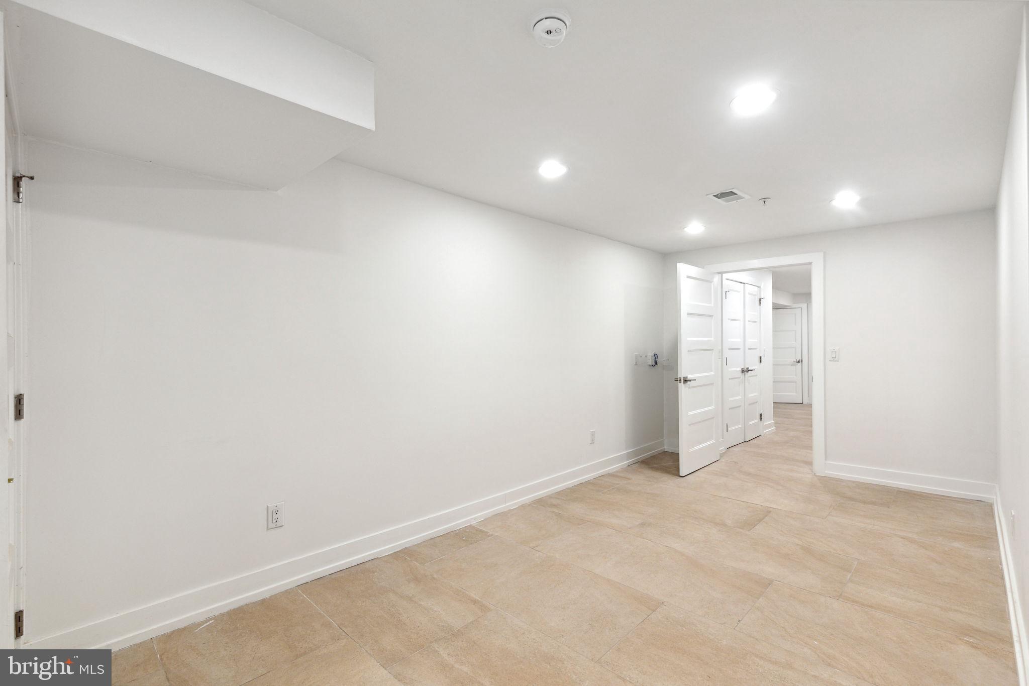 OLDE KENSINGTON - Residential Lease