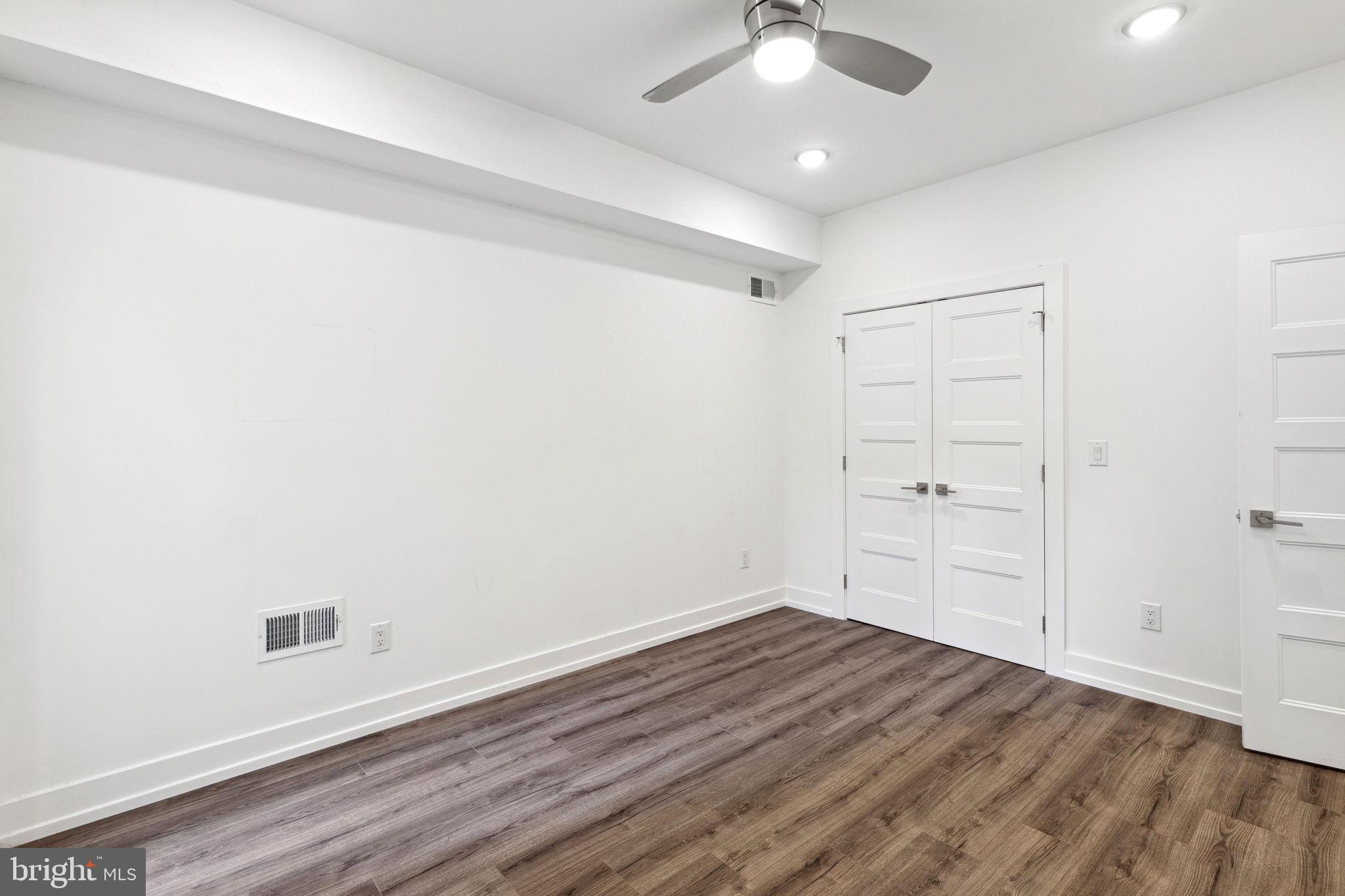 OLDE KENSINGTON - Residential Lease