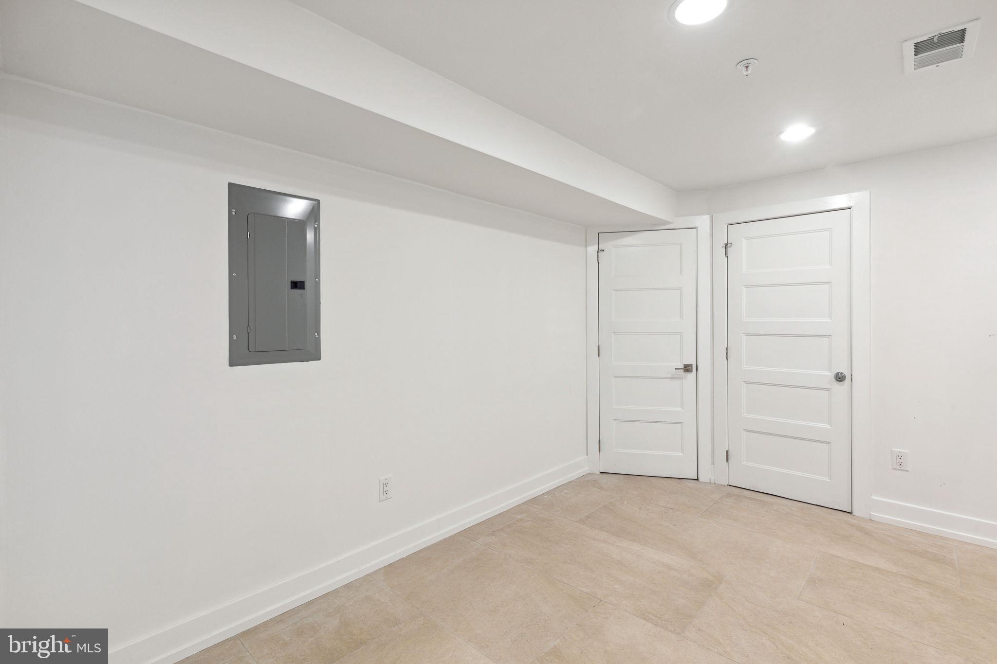 OLDE KENSINGTON - Residential Lease