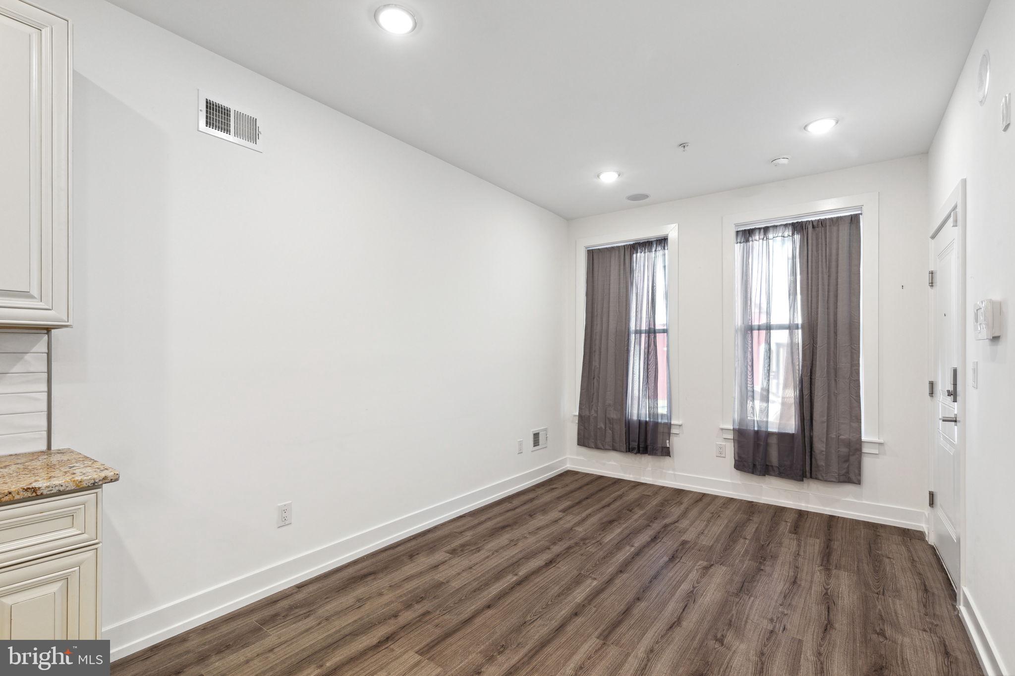 OLDE KENSINGTON - Residential Lease