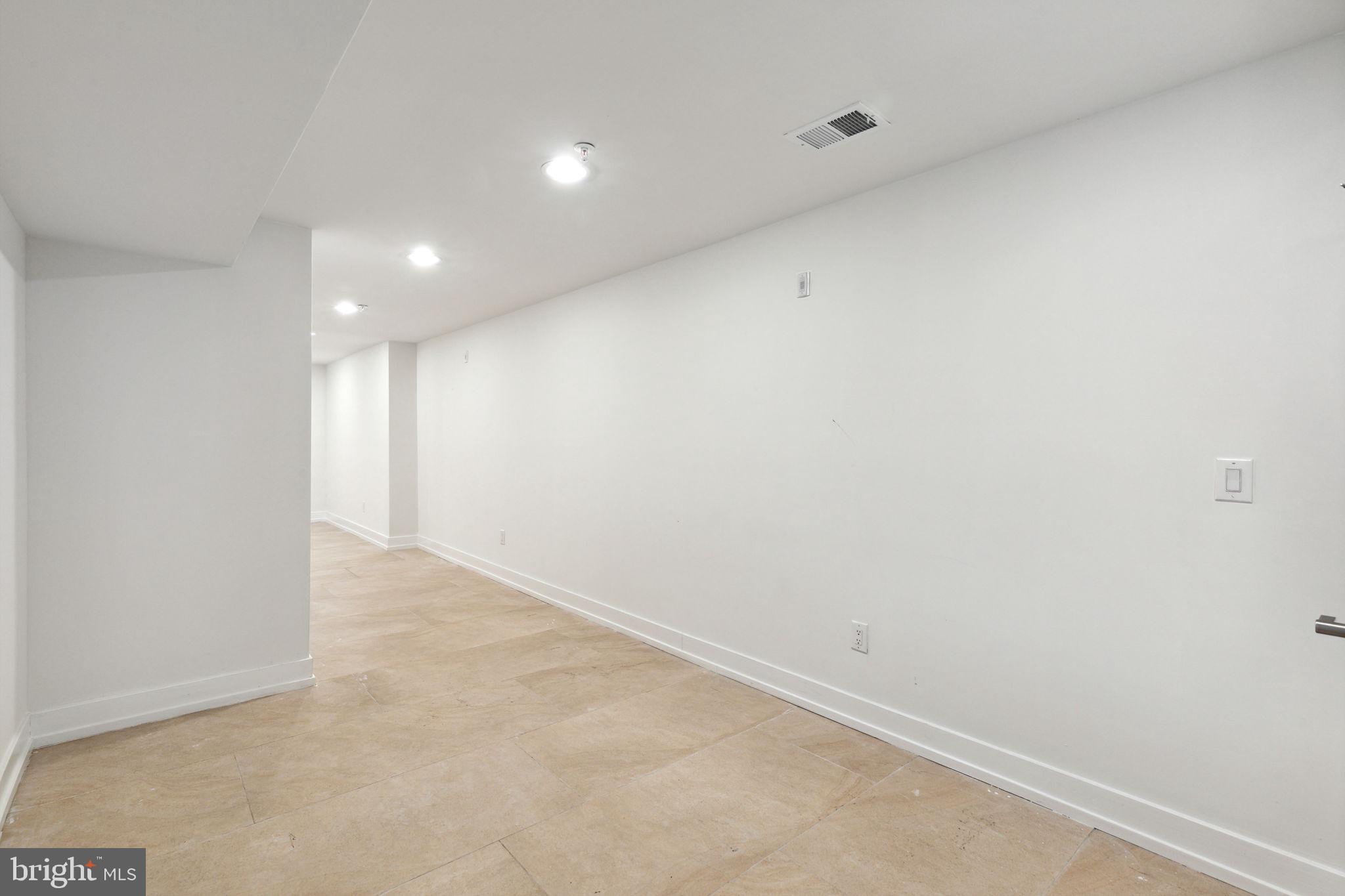 OLDE KENSINGTON - Residential Lease